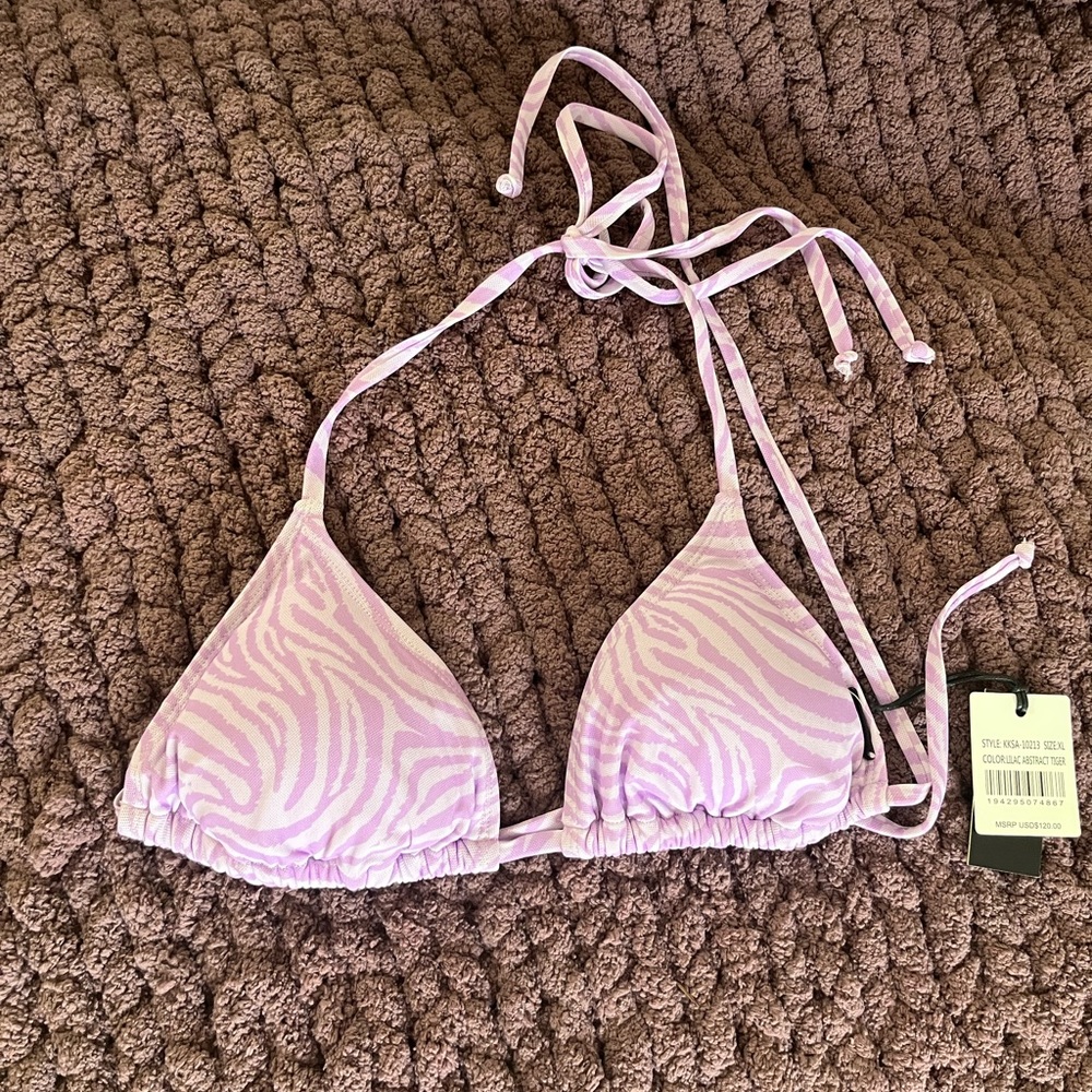 Kendall and Kylie swim